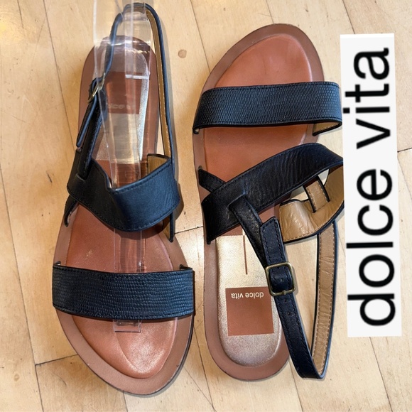 Dolce Vita Shoes - Dolce Vita black flat  sandal, 7.5  CB2407